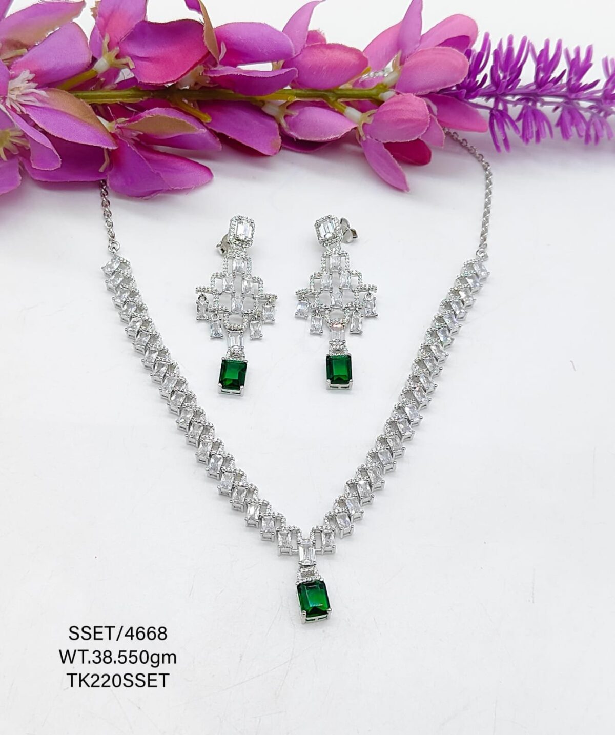 Stunning  Green Stone Necklace  set in Sterling Silver 925