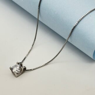 Elegant Solitaire Pendent Necklace in Sterling Silver925