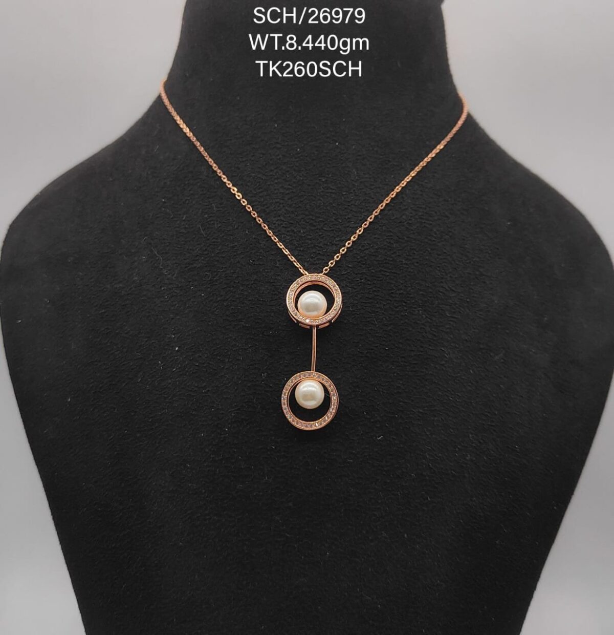 Chain with Lustrous Pearl Pendent in Sterling Silver