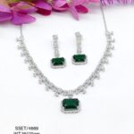 Stunning  Vibrant Green Necklace  set in Sterling Silver 925